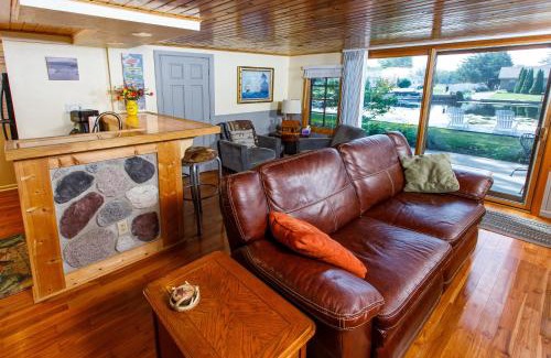 Sturgeon Bay Casa | Lazy Daze Lagoon by Simple Life Rentals
