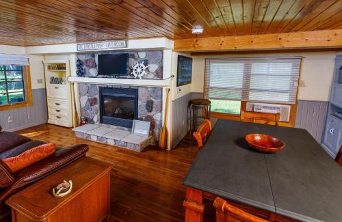Sturgeon Bay Casa | Lazy Daze Lagoon by Simple Life Rentals