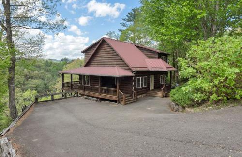 Jefferson Casa | Lazy Dog Log Cabin, Hot Tub, Fishing Lake, New River Access, Foosball