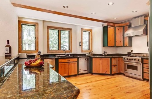 Warrior's Mark West Casa | Lazy Fox Lodge in National Forest