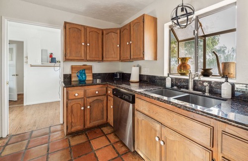 Diamond Bell Ranch Casa | LAZY H BAR RANCH ESTATE, 3 /2, AC, Pool, Hot Tub, BBQ, Horses and Dogs Welcome!