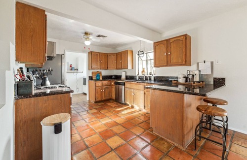 Diamond Bell Ranch Casa | LAZY H BAR RANCH ESTATE, 3 /2, AC, Pool, Hot Tub, BBQ, Horses and Dogs Welcome!