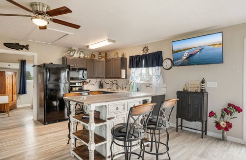 Galveston Casa | Lazy Lagoon - Budget friendly bayside home with amazing views!