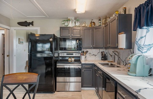 Galveston Casa | Lazy Lagoon - Budget friendly bayside home with amazing views!