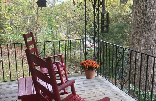 Chimney Rock Cabina | Lazy Lodge with Waterfall View. Perfect for family, deck, pool table, foosball.