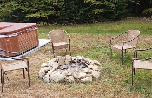 Bath Casa | Lazy Moose Log Cabin w/ hot tub, fireplace & lake