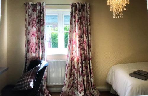 Oakham Casa | Lazy Nest - Sleeps 4 Parking Garden & Hammocks