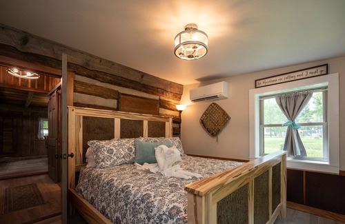 Canton Casa | Lazy Pigeon Cabin Valentine Special