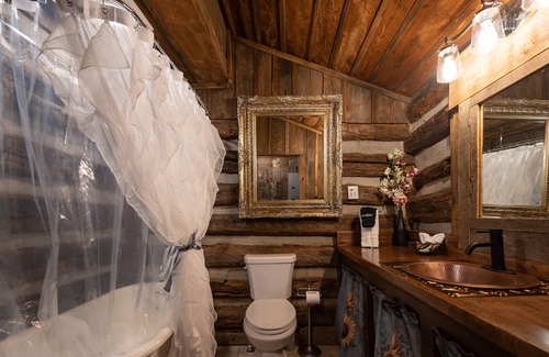 Canton Casa | Lazy Pigeon Cabin Valentine Special