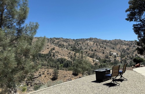 Weldon Cabina | Lazy Pine Ranch-Quiet or Outdoor Adventure Getaway that includes Wi-Fi and AC