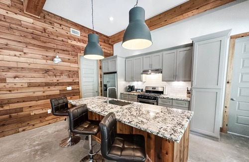 Centralia Cabina | Lazy Pines TX Both Cabins