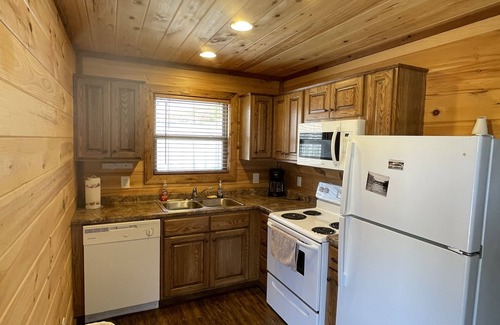 Van Buren Cabina | Lazy River Cabin on the edge of town only 1/2 mile from Current River !