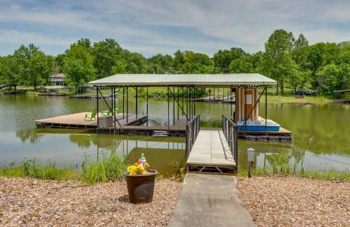 Warsaw Casa | Lazy RS Lakehouse with Hot Tub and Dock in Warsaw!