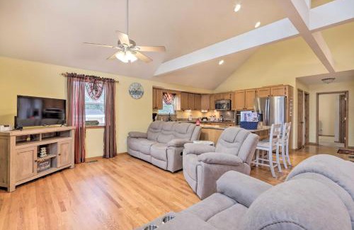 Warsaw Casa | Lazy RS Lakehouse with Hot Tub and Dock in Warsaw!