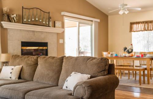 Kernville Casa | Lazy Squirrel - Cozy Family House with Full Game Room