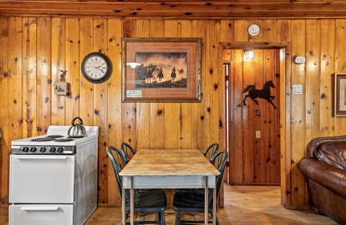 Greer Cabina | Lazy Trout Pinon Cabin