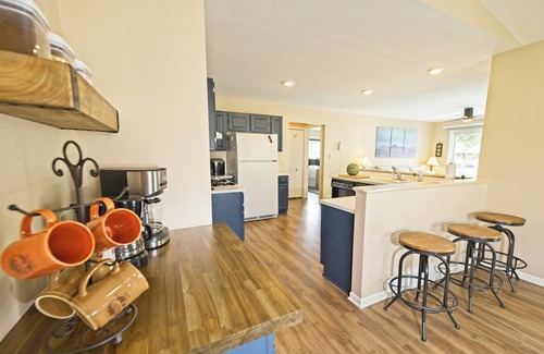 Prudenville Cabaña | Lazy Waves Lodge, A waterfront canal cottage retreat on Houghton Lake