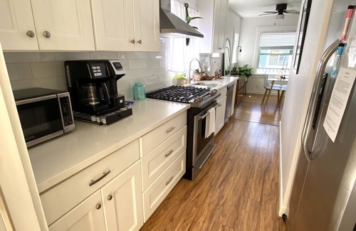 Eastside Casa | LBC Paradise bungalow w/AC -5 min from beach Dog friendly! 🐶