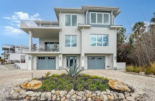 Longbeach Village Casa | LBK Whitney Bayside Retreat