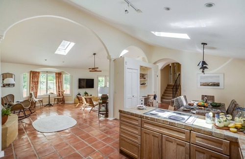 Santa Rosa Casa | León by AvantStay | Private Breathtaking Character Cottage w/ Pool & Hot Tub