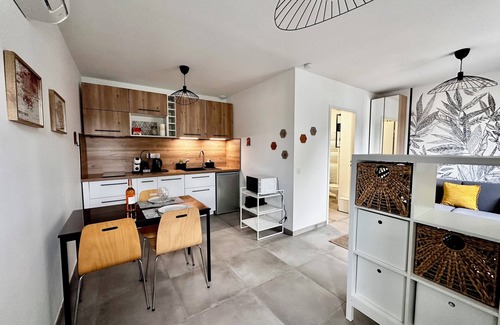 La Roque-d'Antheron Apartamento | Le 29 Grimaldi, charming quiet studio, close to the Piano Festival and the Luberon.