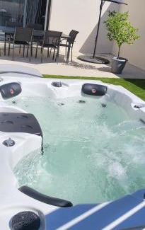 Bouguenais Casa | Le Béluga II Spa Nantes Bouguenais Aéroport