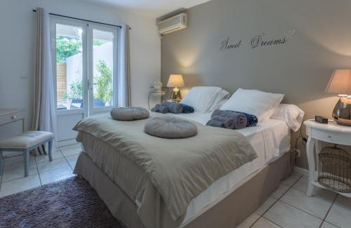 Carosse Villa | Le Badamier Blanc villa familiale 5 étoiles piscine chauffée 13 personnes