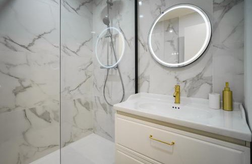 Castres Apartamento | Le Baroque - Grand T2 Confort, Lit Queen Size