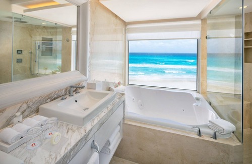 Punta Cancún Complejo | Le Blanc Spa Resort Cancun - Adults Only - All-Inclusive