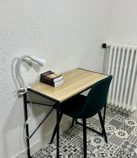 Vieux Malakoff Apartamento | LE BORD DE LA LOIRE - chambre avec salle de bains commune