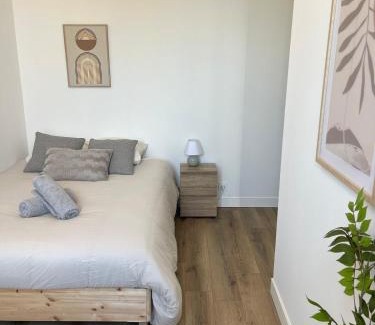 Bourg-l'Eveque Apartamento | Le Breizh -T2 en centre ville