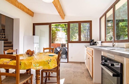 Besse-sur-Issole Casa | Le Cabanon by Interhome