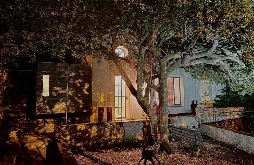 Toulon Cama Y Desayuno | Le cabanon du Faron une chambre d hote dans un jardin
