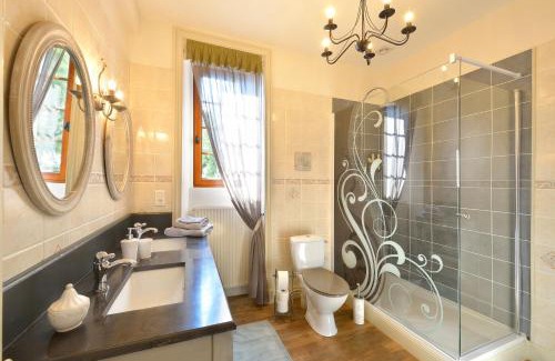 Talizat Casa | Le Château de Vernières