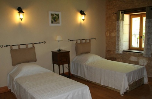 Saint-Pierre-de-Cole Cabaña | Le Chai apartamento rural, 5 * y 4 llaves lujo, Riverside, piscina, Familia / Animales domésticos bienvenidos, Brantome