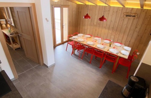 Vallandry Chalet De Esquí | Le Chalet, a 12 person chalet with sauna, hot tub and you can ski from the door