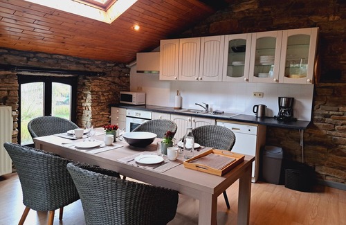Nisramont Cabaña | Le Chalet-Gîte-Baño con bañera-Vista al campo