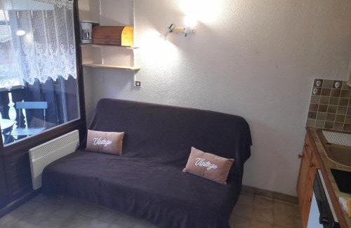 Les Carroz-d'Araches Apartamento | Le chalet des neiges 3 est au calme situé à 5 mn à pied du centre il est composé canapé convertible et 3 lits supperposés parking privé sur place et arrêt navette gratuite à 30 m