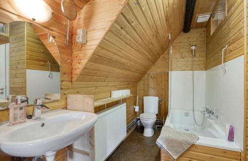 Spa Chalet De Esquí | Le Chalet Rustique - 3 chambres by FineNest