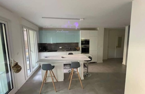 Fontaine-Bayonne-Cartoucherie Apartamento | Le Charme des Jardins du Barry' apartment