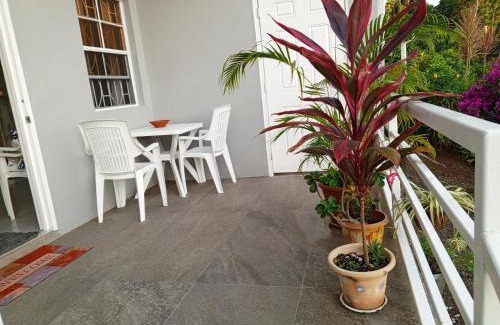 Calvigny Apartamento | Le Chez Garden Hideaway