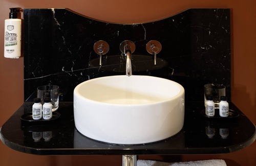 Quartier de la Folie-Mericourt Hotel | Le Clark Hotel
