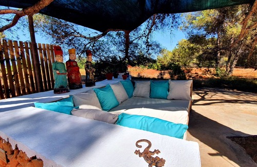 Santa Eulalia del Río Casa | Casa de piedra en el bosque a 1,5km de Cala Pada con wifi fibra óptica gratis