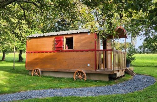 Saint-Jean-d'Elle Casa | le cocon d'amour " Roulotte avec jaccuzi privé "
