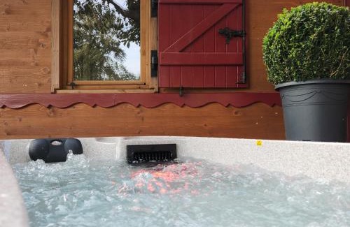 Saint-Jean-d'Elle Casa | le cocon d'amour " Roulotte avec jaccuzi privé "