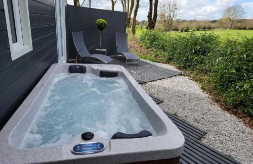 Saint-Jean-d'Elle Casa | le cocon d'amour " tiny-house avec jaccuzi privé "