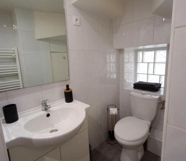 Marseillan Apartamento | Le Colonel, Studio au Cœur du village en rez-de-chaussée d'une ancienne maison