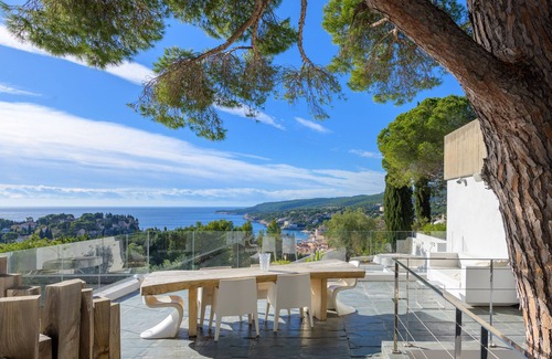 Cassis Villa | Alto Standing Villa 'Le Corbusier' dominante, con vistas panorámicas al mar