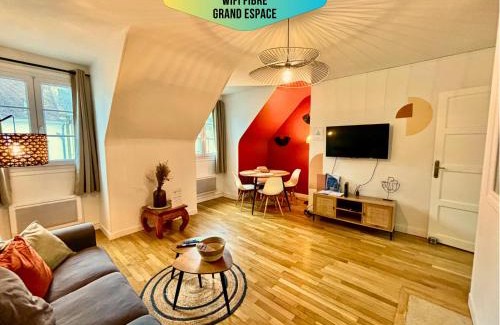Centre Ville Apartamento | Le Corneille - Idéal Pros & Couples - Centre historique - À pied Château 5min-Gare 10min - Au calme - Fibre - Parking du Château gratuit 5min à pied