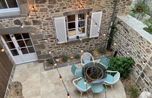 Combourg Casa | LE COTTAGE Gîte de charme au pied du Château
